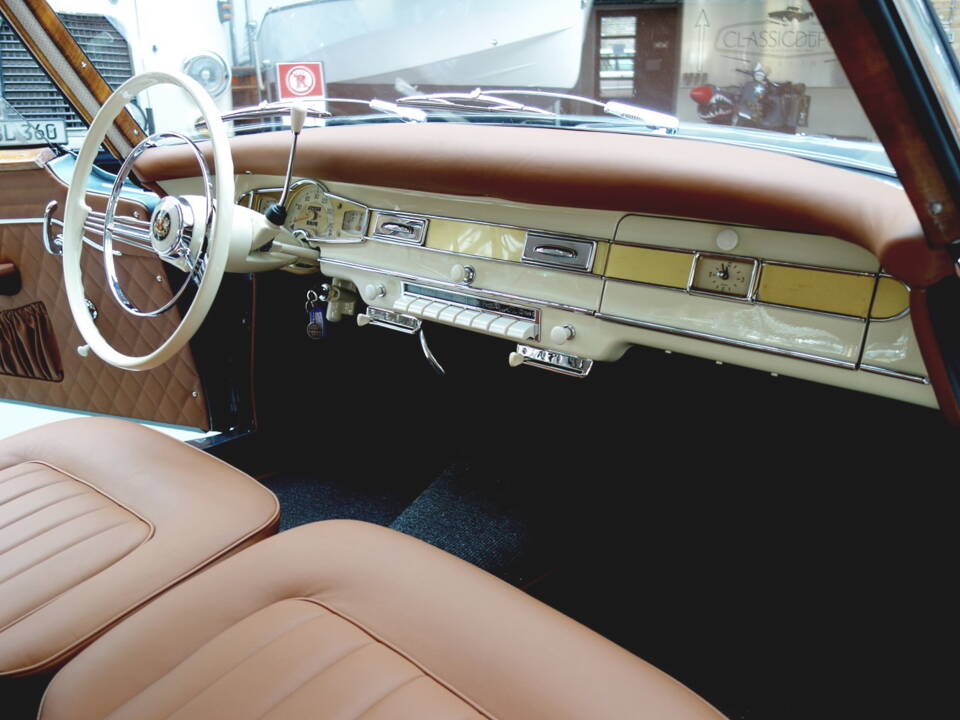 Image 21/42 of Borgward Isabella Coupe (1961)