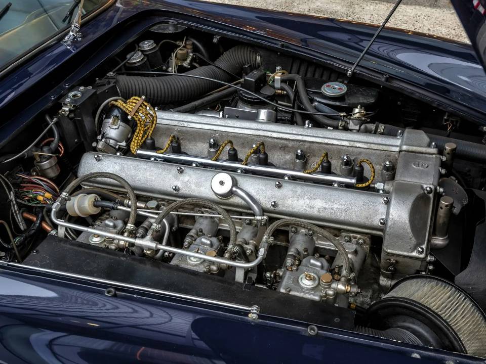 Afbeelding 32/32 van Aston Martin DB 6 Vantage Volante (1967)