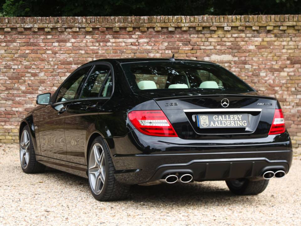 Image 35/50 of Mercedes-Benz C 63 AMG (2012)
