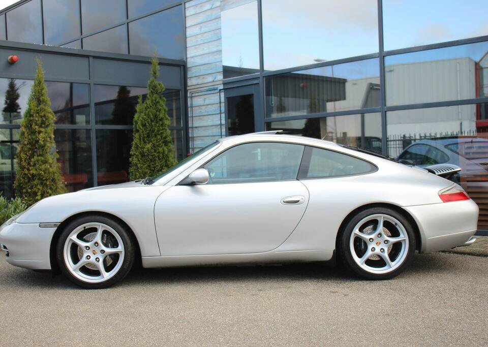 Image 6/8 of Porsche 911 Carrera (1998)