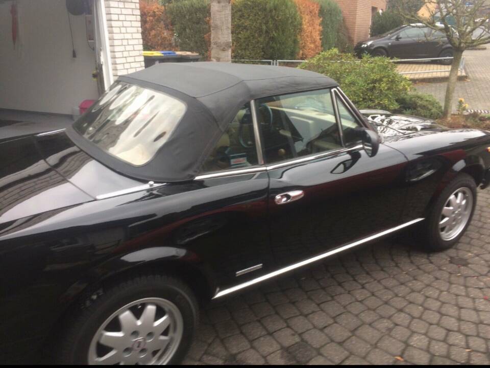Image 3/14 of FIAT 124 Pininfarina Spidereuropa (1985)