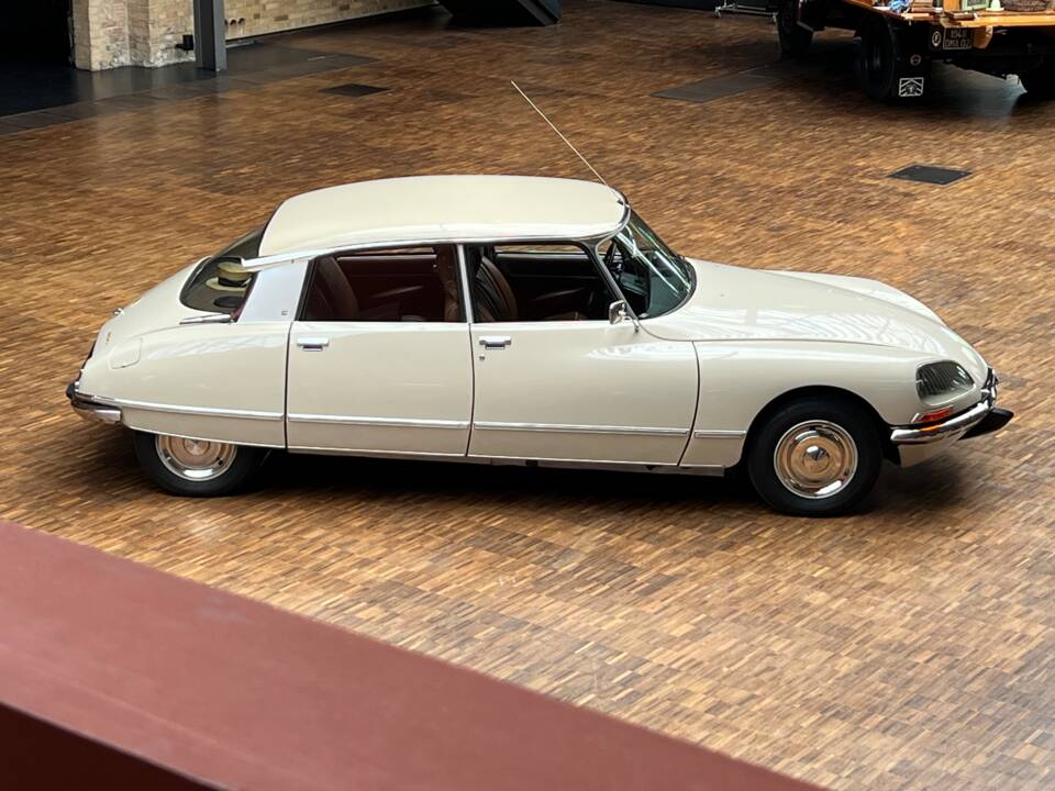 Image 9/25 of Citroën DS 20 Pallas (1972)