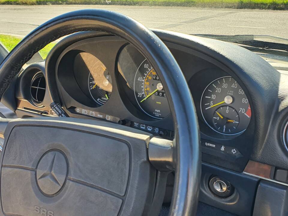 Image 26/34 de Mercedes-Benz 560 SL (1987)