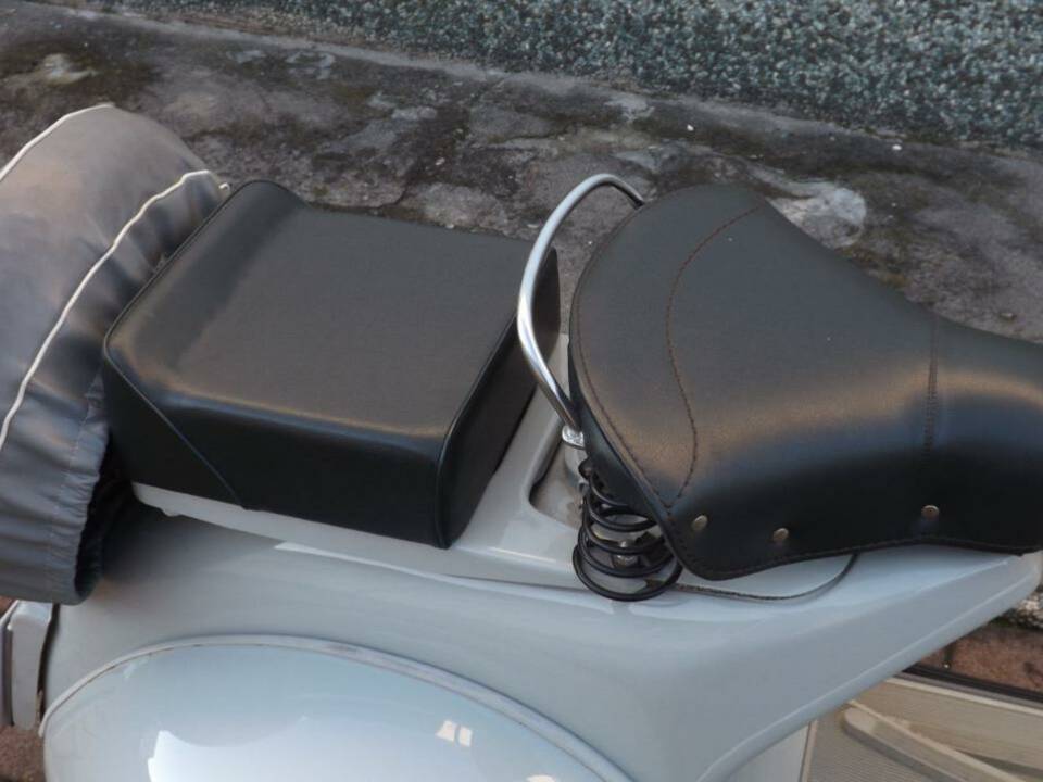 Image 24/50 of Piaggio Vespa 125 (1955)