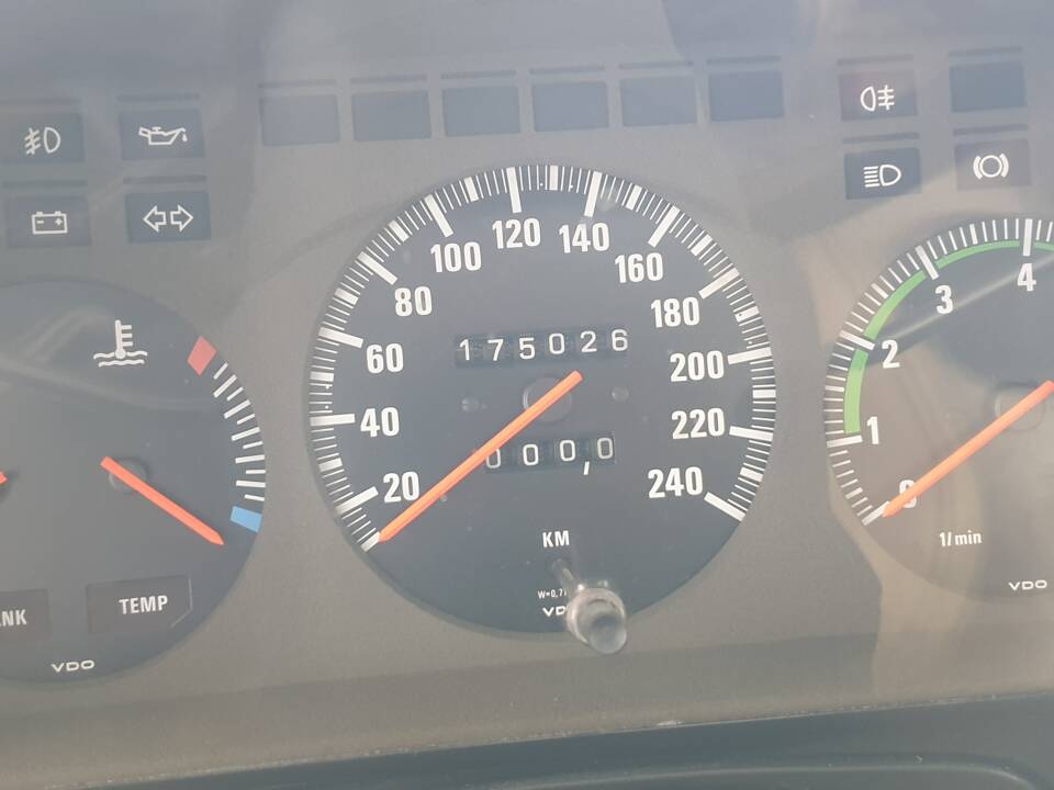 Bild 4/4 von BMW 628 CSi (1982)