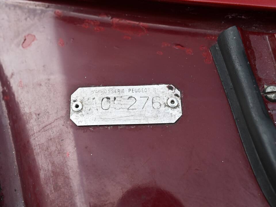 Image 24/26 of Peugeot 504 Convertible (1974)