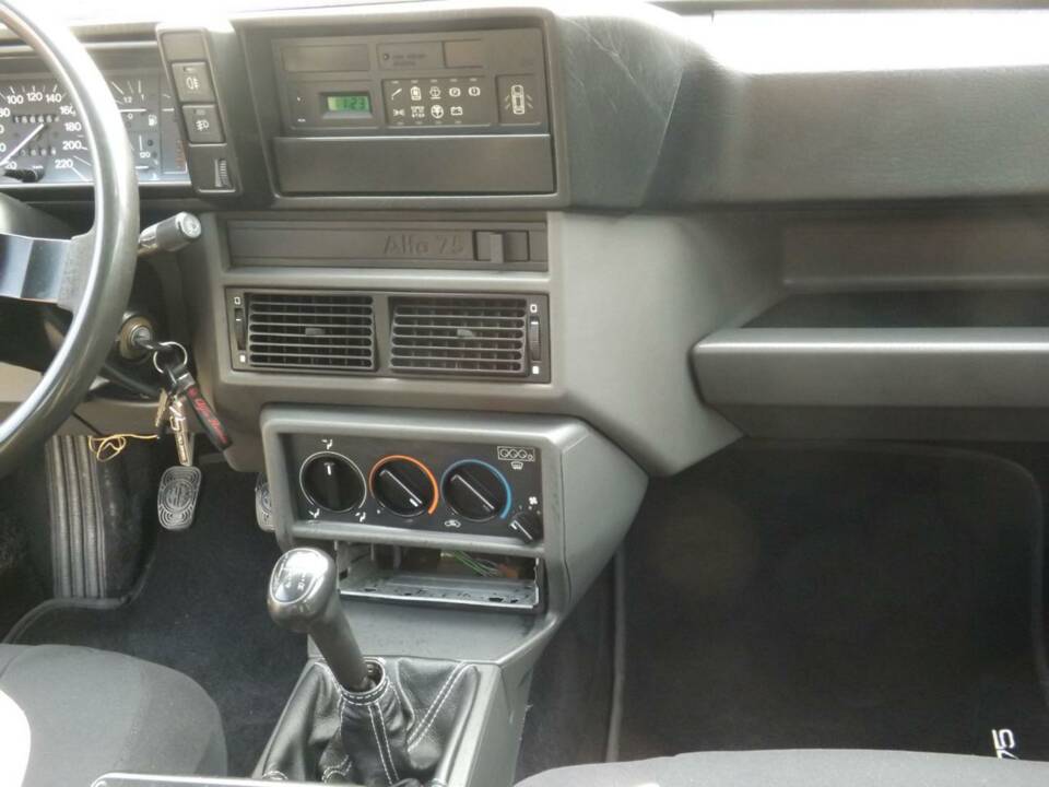 Bild 15/50 von Alfa Romeo 75 2.0 TD (1986)