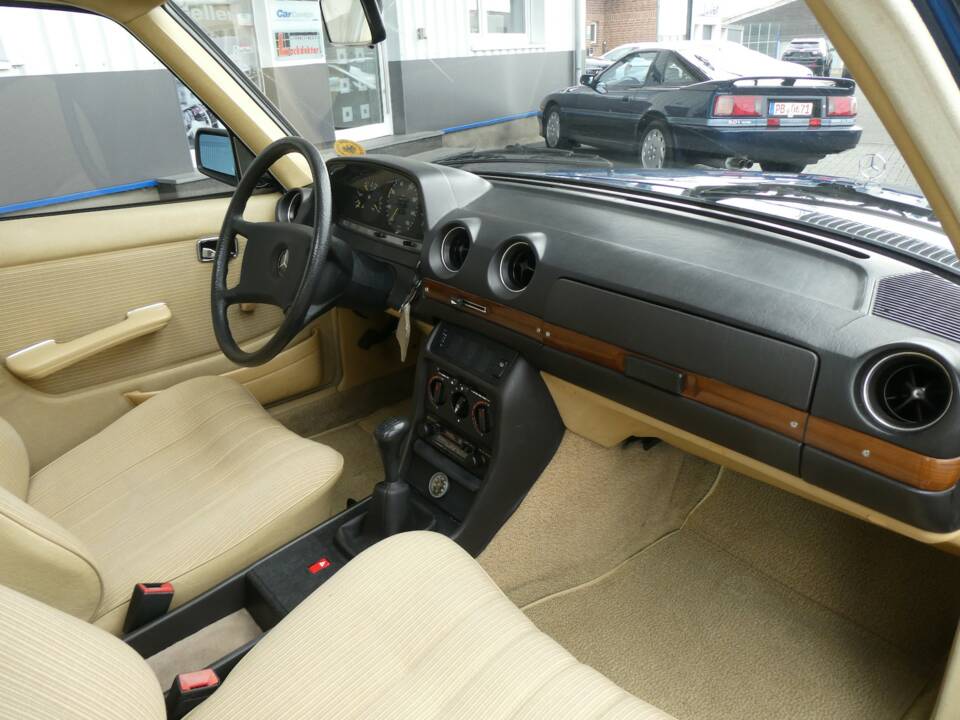 Imagen 12/21 de Mercedes-Benz 200 D (1984)