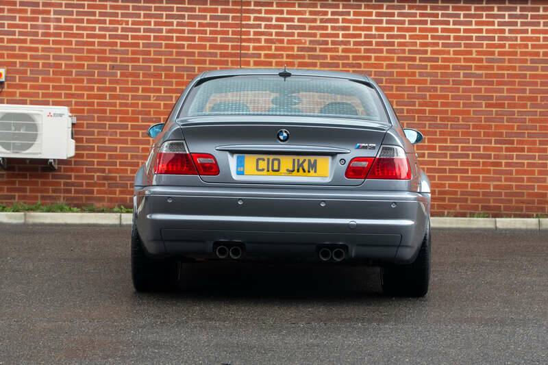 Image 18/50 of BMW M3 (2005)