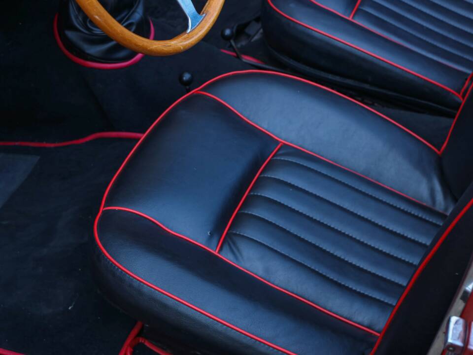 Image 41/50 of Alfa Romeo Giulia 1600 Spider (1963)