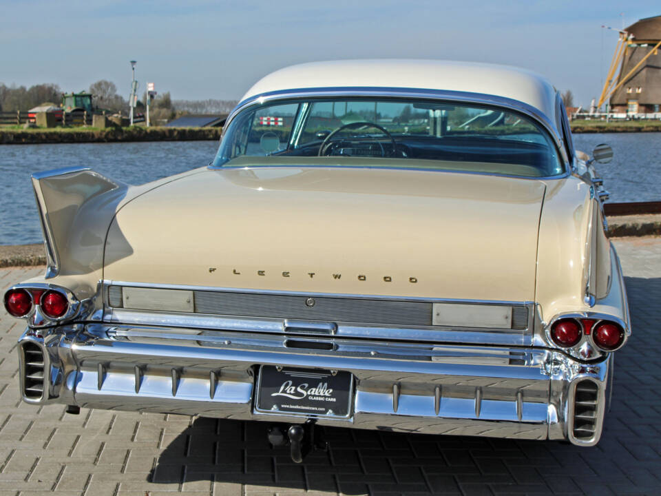 Image 9/29 of Cadillac 60 Special Fleetwood (1958)