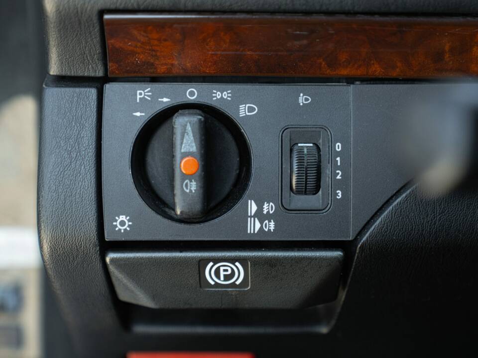 Immagine 31/44 di Mercedes-Benz 200 TE (1992)