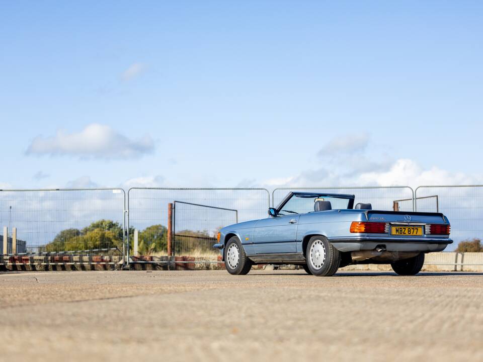 Image 13/47 of Mercedes-Benz 300 SL (1987)