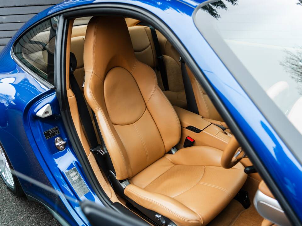 Bild 35/51 von Porsche 911 Carrera 4 GTS (2011)