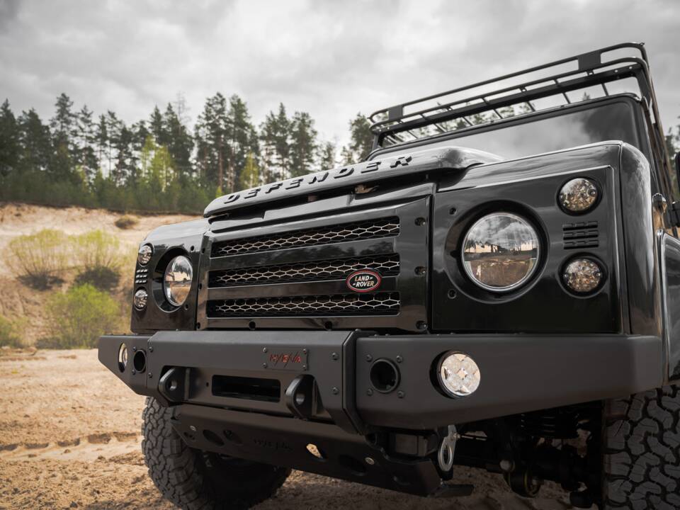 Image 8/41 of Land Rover Defender 110 (1992)