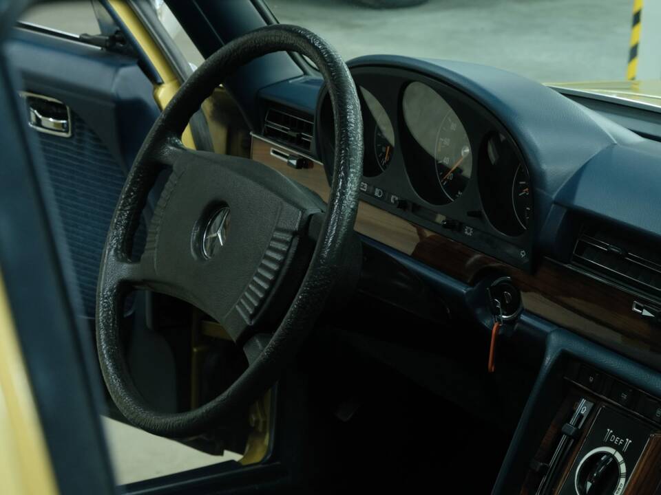 Image 45/76 of Mercedes-Benz 350 SEL (1977)