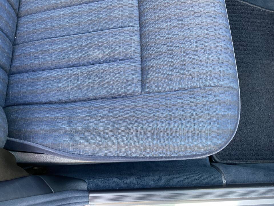 Image 82/149 of Mercedes-Benz 320 TE (1993)