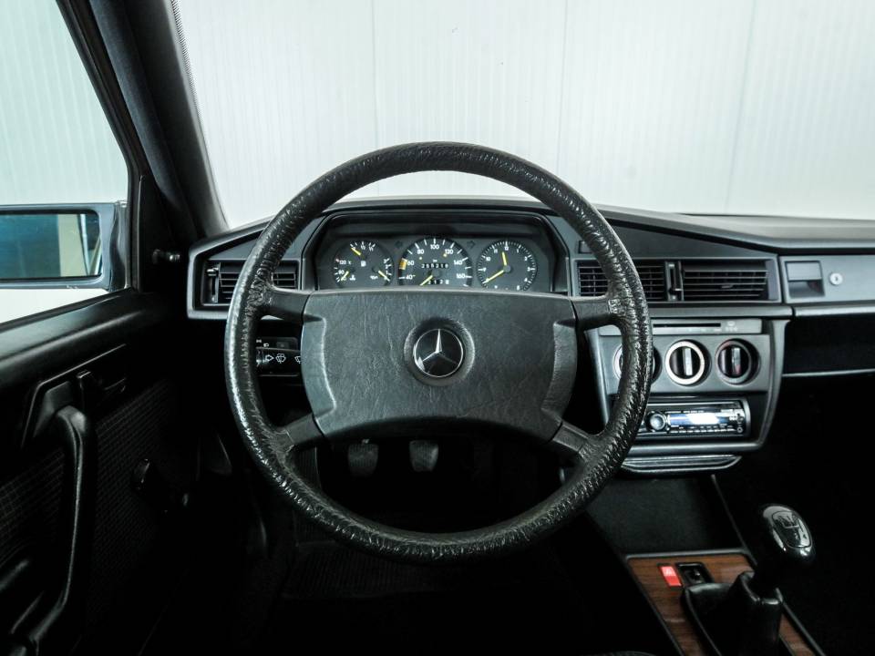 Imagen 6/50 de Mercedes-Benz 190 D (1986)