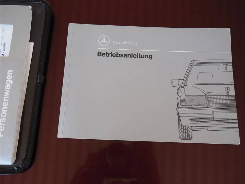 Image 89/137 of Mercedes-Benz 190 E 1.8 Avantgarde &quot;Rosso&quot; (1992)