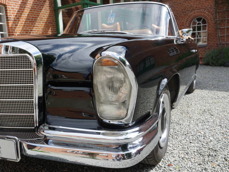 Image 17/23 of Mercedes-Benz 280 SE (1968)