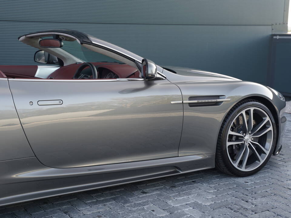 Image 14/50 of Aston Martin DBS Volante (2011)