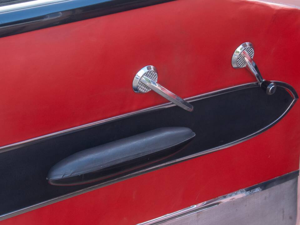 Image 17/50 of Vauxhall Cresta (1958)