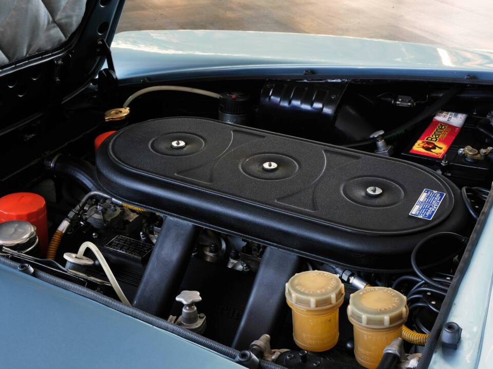 Image 46/50 of Ferrari 330 GT 2+2 (1964)