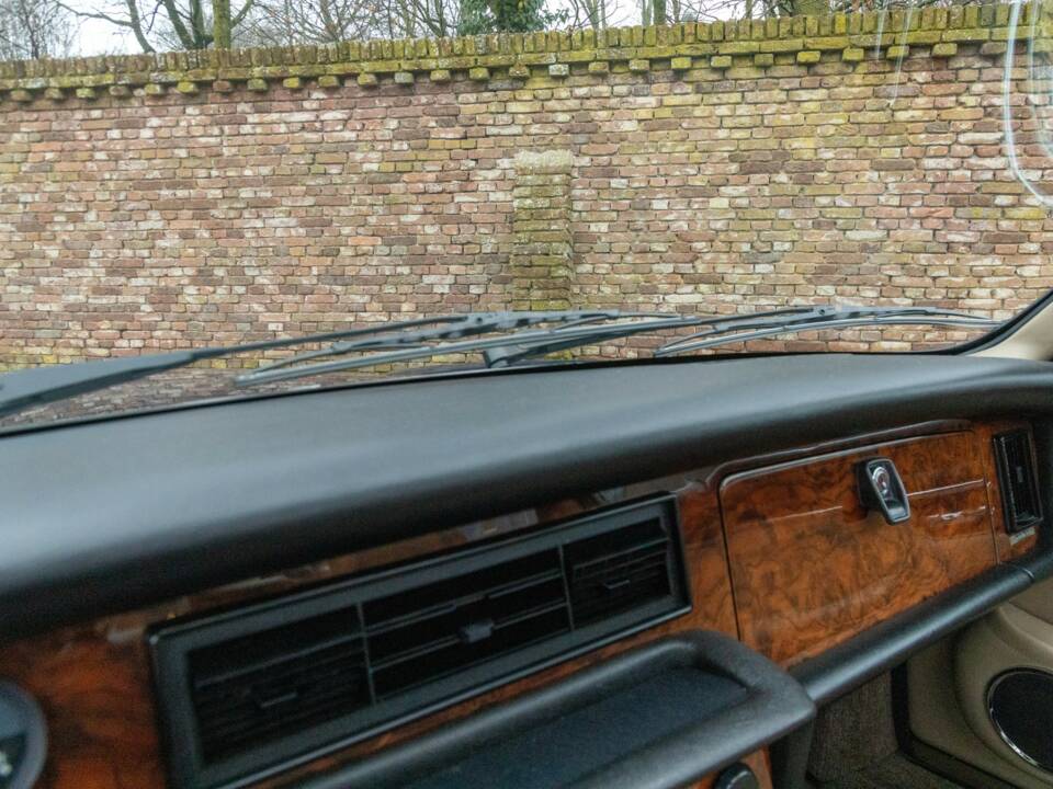 Image 46/50 of Jaguar XJ 12 (1987)