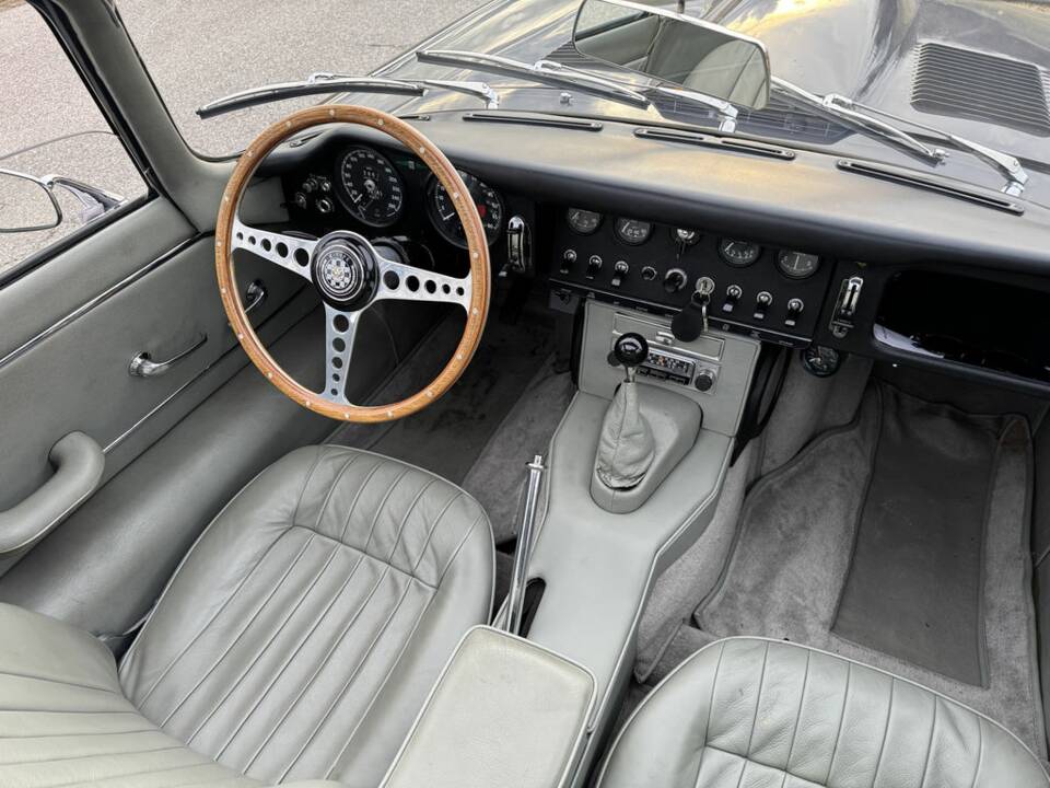 Bild 2/8 von Jaguar E-Type 4.2 (1966)