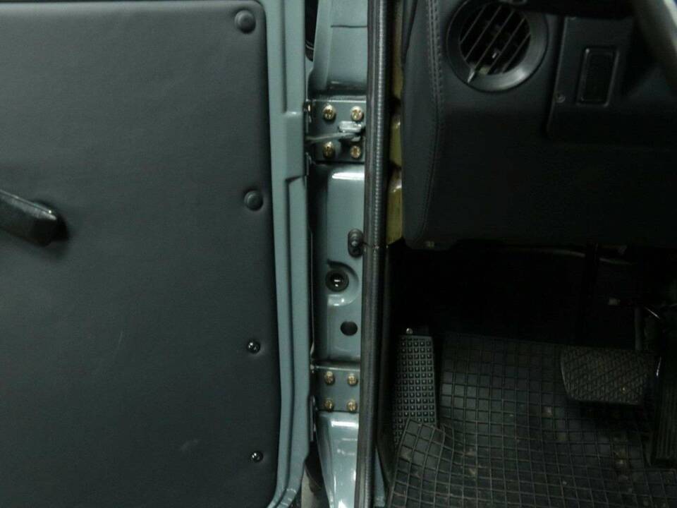 Immagine 12/50 di Mercedes-Benz 230 GE (SWB) (1993)