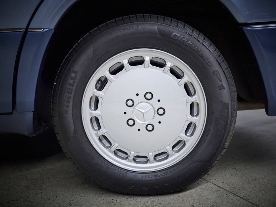 Image 34/100 of Mercedes-Benz 230 TE (1990)
