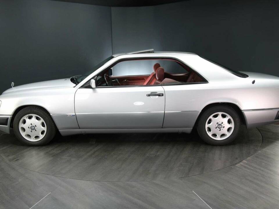 Image 3/30 of Mercedes-Benz 320 CE (1993)