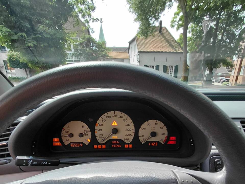 Immagine 6/18 di Mercedes-Benz CLK 200 (1999)