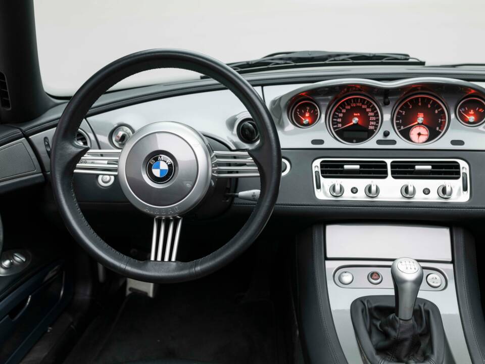 Image 34/80 de BMW Z8 (2000)