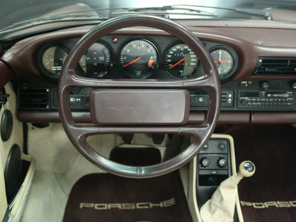 Immagine 14/30 di Porsche 911 Carrera 3.2 (1988)