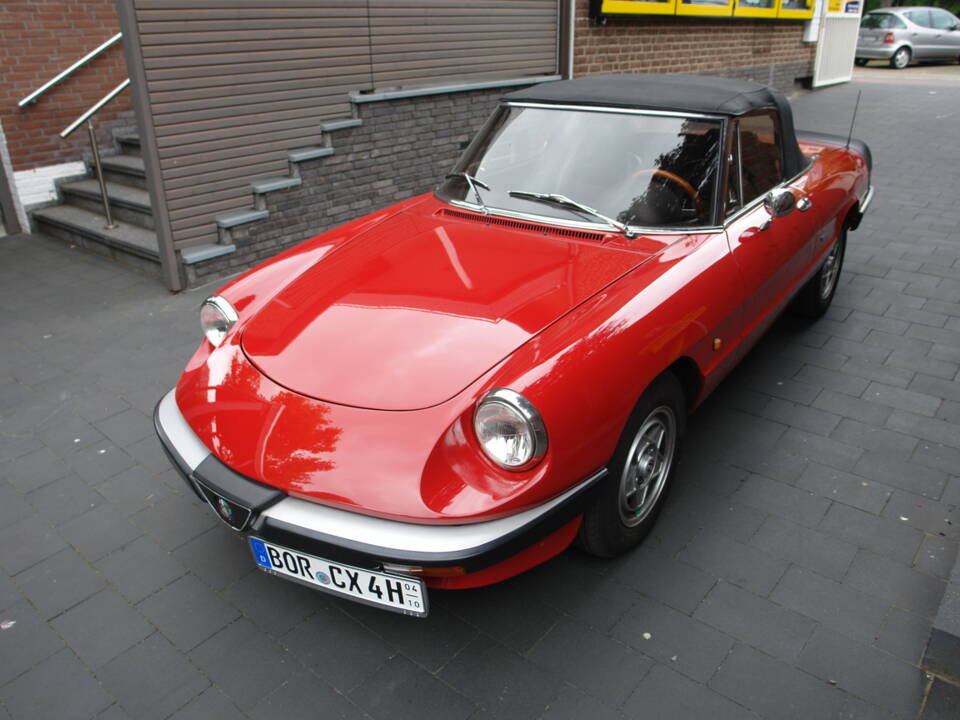 Image 9/16 de Alfa Romeo 2.0 Spider (1989)