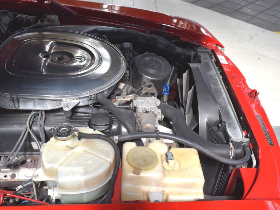 Image 52/94 of Mercedes-Benz 560 SL (1988)