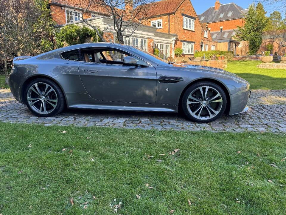 Afbeelding 15/49 van Aston Martin V12 Vantage (2009)