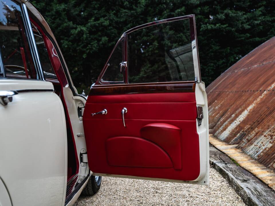 Bild 26/51 von Jaguar 240 (1968)