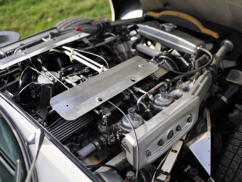 Image 9/37 de Jaguar Type E V12 (1972)