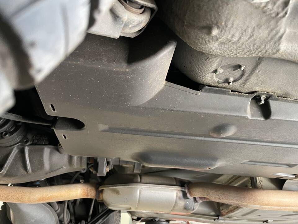 Immagine 28/32 di Mercedes-Benz E 200 (1994)