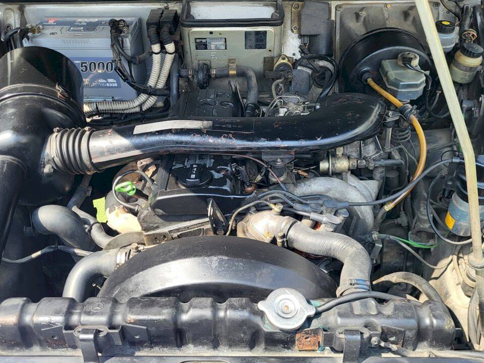 Image 47/55 of Mercedes-Benz 200 GE (SWB) (1990)