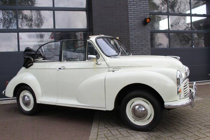 Image 4/7 of Morris Minor 1000 (1968)