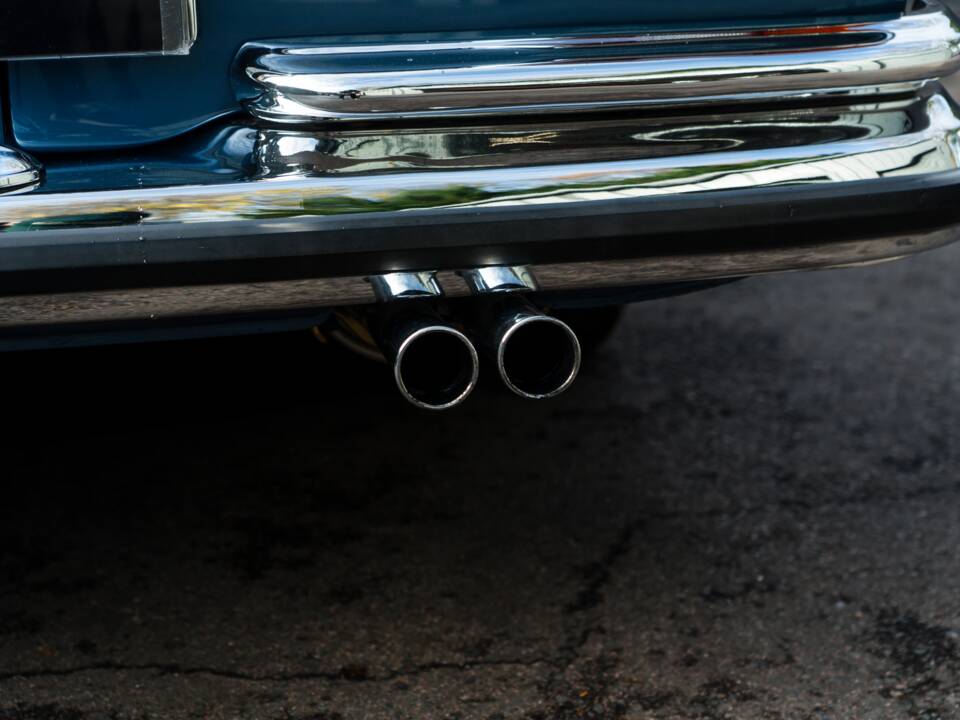 Image 5/57 de Mercedes-Benz 280 SE 3,5 (1971)