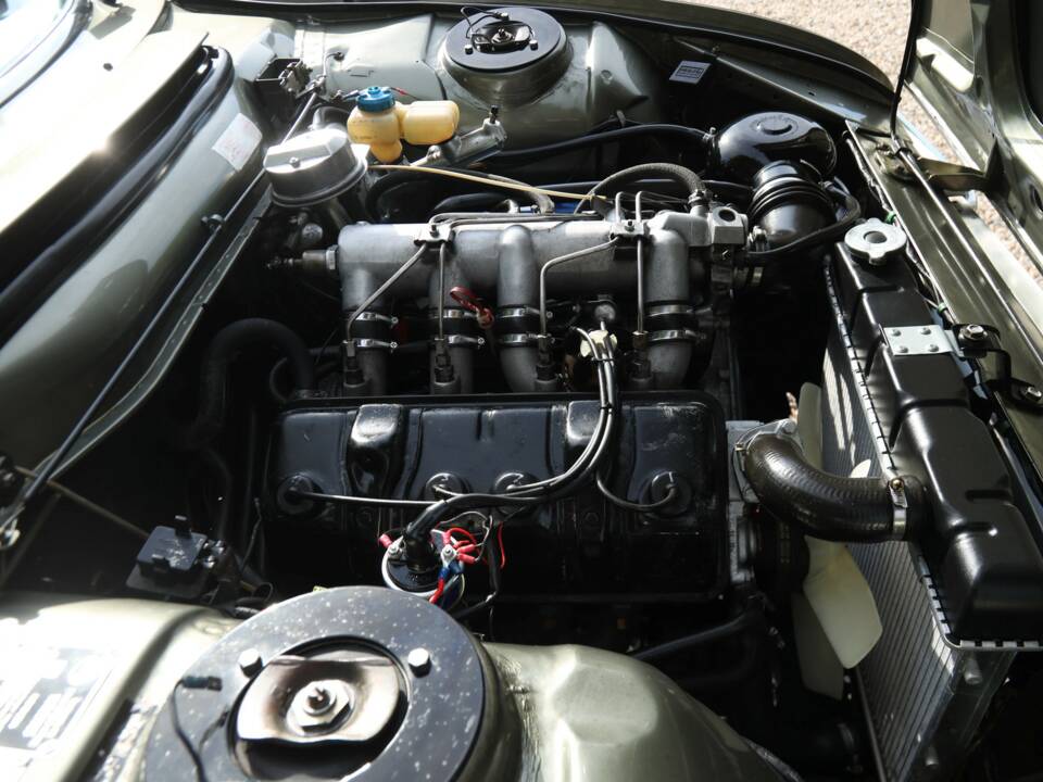 Image 35/50 of Peugeot 504 Convertible (1981)