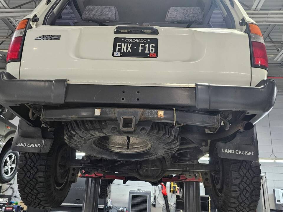 Image 34/48 de Toyota Land Cruiser FJ80 (1992)