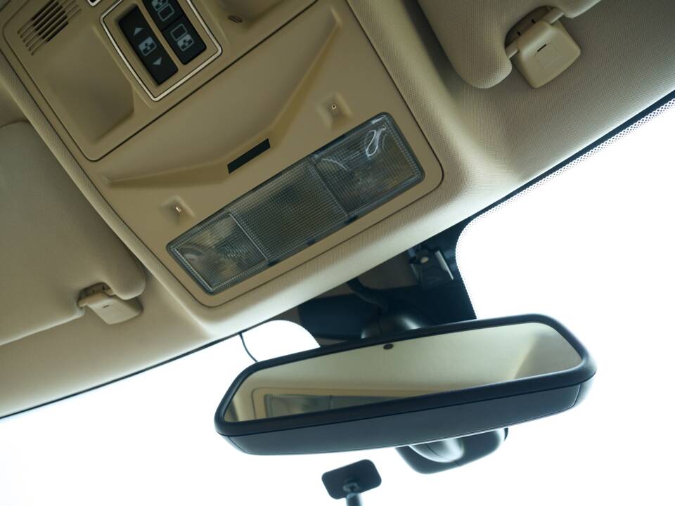 Bild 34/50 von Jaguar XJ 5.0 (2011)