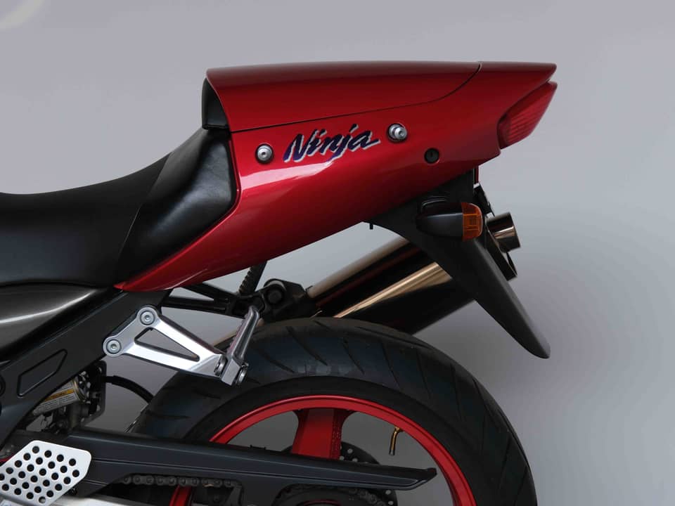 Image 81/91 of Kawasaki Ninja 1200 ZX-12R (2000)