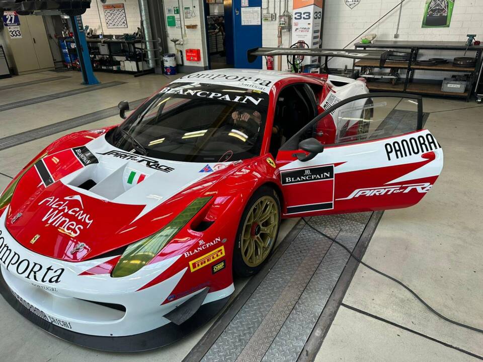 Image 2/17 of Ferrari 458 Italia GT3 (2012)