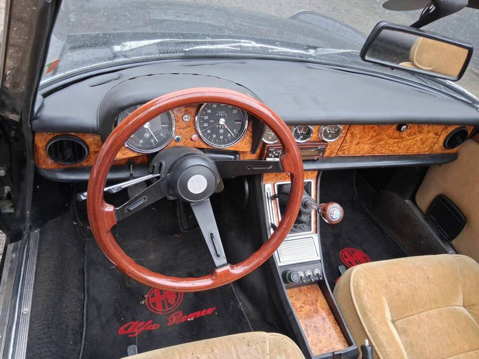 Bild 2/8 von Alfa Romeo Spider 1600 Junior (1975)